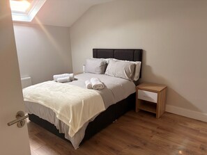 5 bedrooms, iron/ironing board, WiFi, bed sheets - Fabulous 5-bedroom Loft Apartment in Shanagarry Co Cork (Shanagarry)