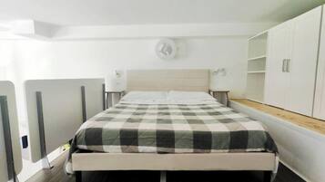 Cribs/infant beds