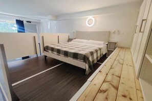 Cribs/infant beds - Design Apartment Loft in Milan Forum (Milan)