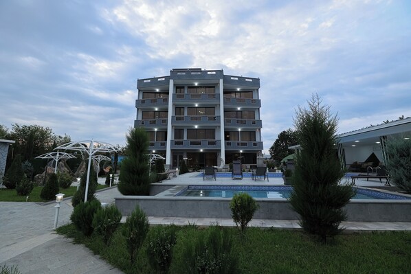 Seasonal outdoor pool