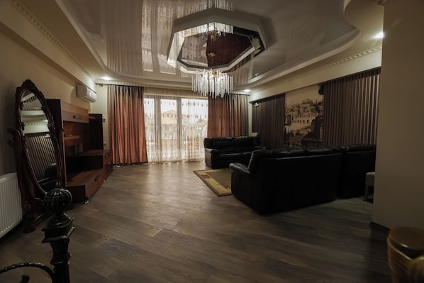 Comfort Apartment, Lanai, Pool View | Desk, laptop workspace, soundproofing, iron/ironing board
