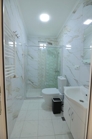 Bathroom - Hotel Harmony Premium (Tsqaltubo)