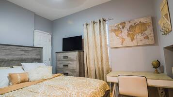 4 bedrooms, iron/ironing board, internet