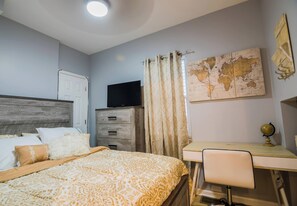 4 habitaciones, tabla de planchar con plancha y internet