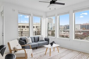 TV, computer monitors - Upscale 2BR Near Regions Field + Park (Birmingham)