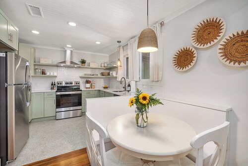 1.2 mi. to the Beach & .5 mi. to the Village!