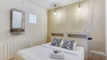 Apartment | 2 bedrooms, laptop workspace, iron/ironing board, bed sheets