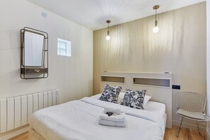 Apartment | 2 bedrooms, laptop workspace, iron/ironing board, bed sheets - Superb AC Loft Paris Pere Lachaise 3 bdr (Paris)