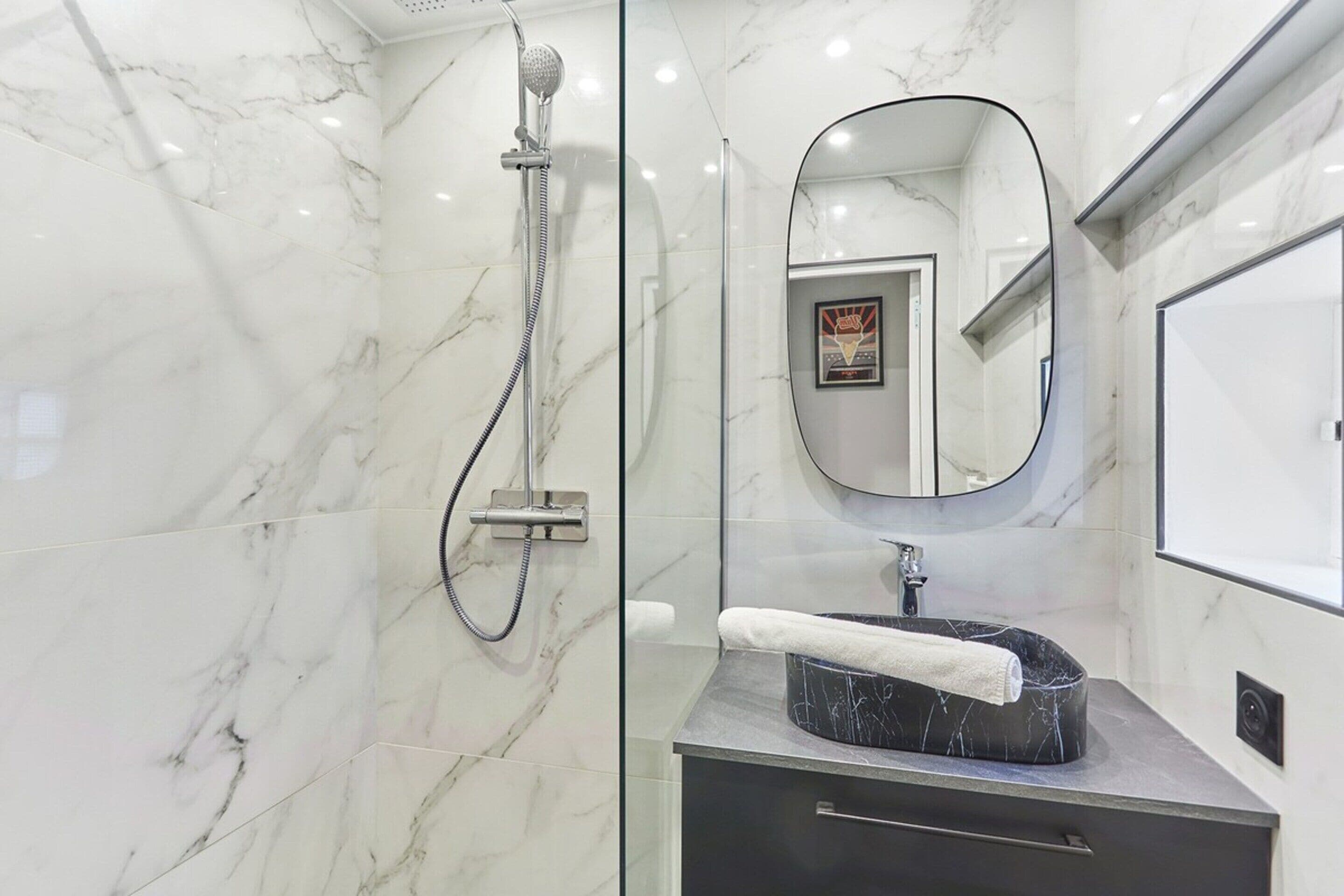 Leilighet | Bad | Hårføner, såpe og sjampo