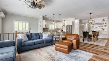 Smart TV, fireplace, table tennis, stereo