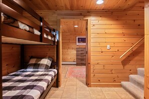 7 quartos, escrivaninha, Wi-Fi, roupa de cama
