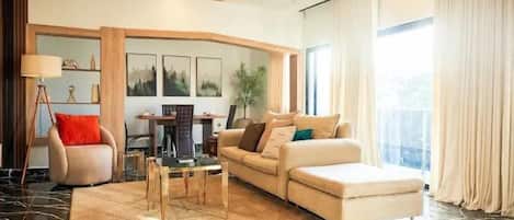 Apartament econòmic, balcó, vistes a la ciutat | Sala d'estar