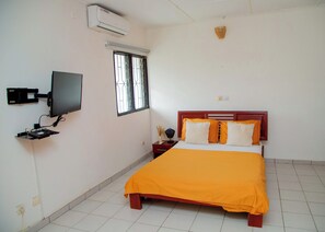 1 habitación, acceso a internet y ropa de cama 