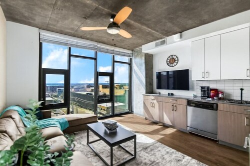 City Views 2BR | Floor-to-Ceiling Windows