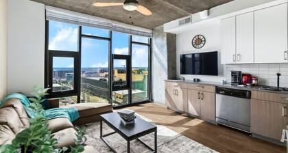 City Views 2BR | Floor-to-Ceiling Windows