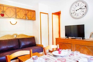 TV - 240m from resort center, 1st floor, balcony, parking, tv, ski locker, 31m², La Norma (La Norma)