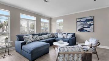 House, Multiple Beds (Splash!) | Living area