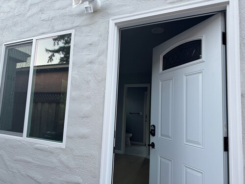 Fabulous 1b1b with AC in Redwood City