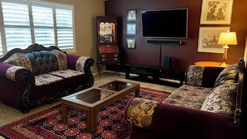 Smart TV, lareira, videogames, aparelho de som