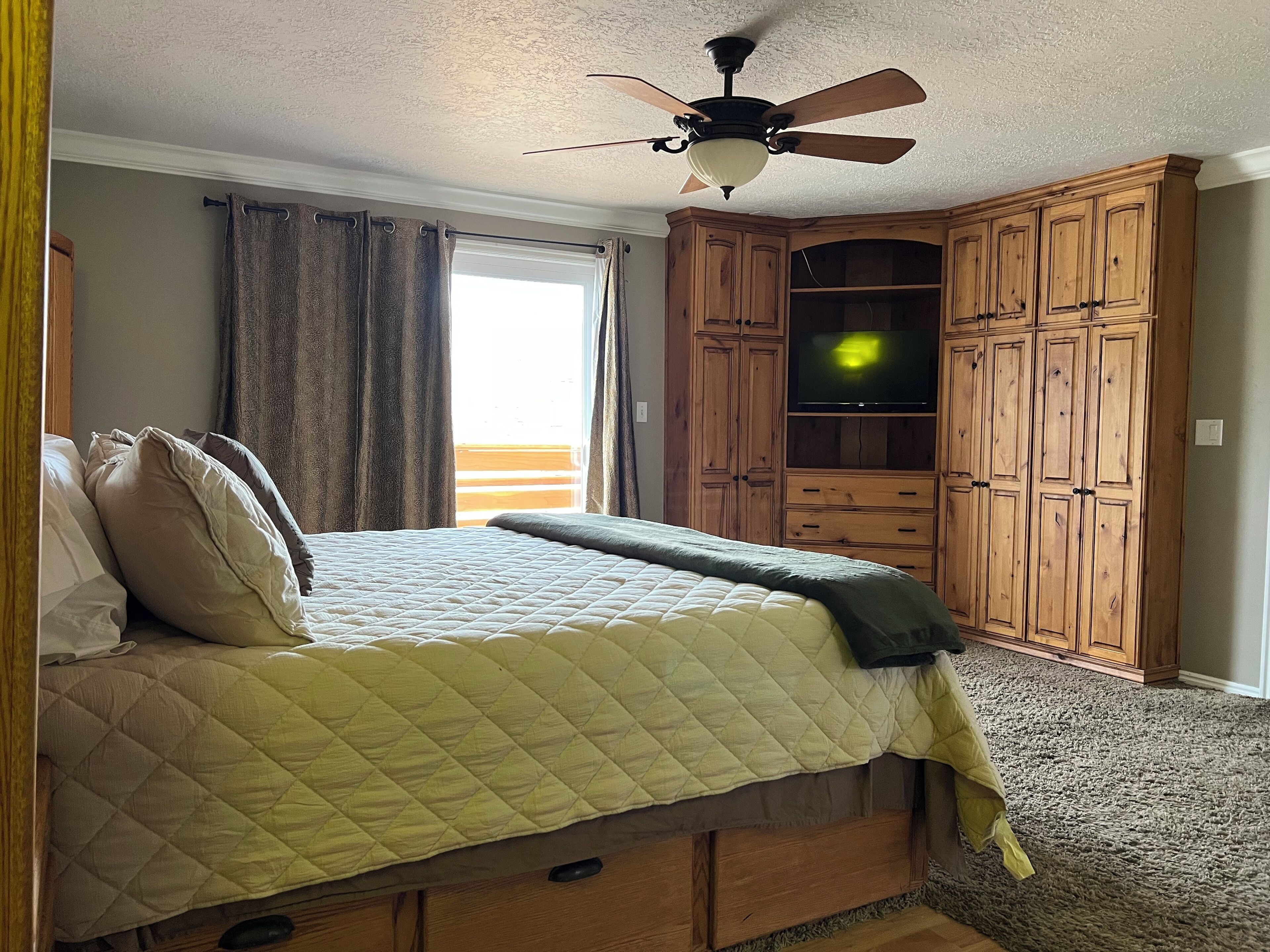 5 bedrooms, in-room safe, iron/ironing board, free WiFi