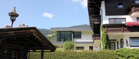 المنشأة من الخارج