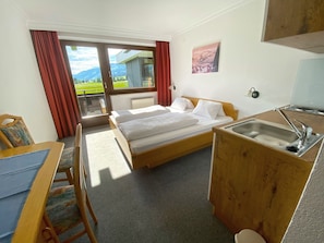 واي فاي مجانًا وملاءات أسرّة