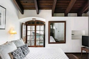 3 slaapkamers, een strijkplank/strijkijzer, wifi, beddengoed