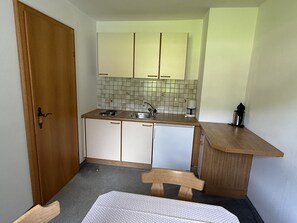 Fridge, coffee/tea maker, electric kettle, cookware/dishes/utensils