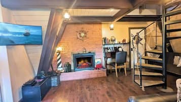 TV, fireplace