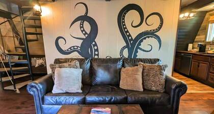 Pirate 2-story Villa Near Beach