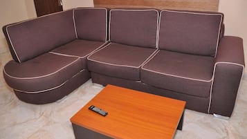Family Apartment, Balcony, City View | Living area
