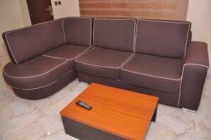 Family Apartment, Balcony, City View | Living area