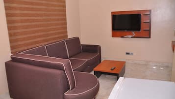 Family Apartment, Balcony, City View | Living area