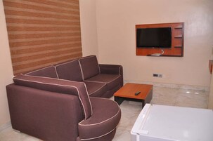 Apartamento familiar, balcón, vistas a la ciudad | Zona de estar