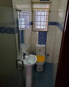 Family Apartment, Balcony, City View | Bathroom | Free toiletries, hair dryer, towels, soap - TILT APARTMENT (Bwari)