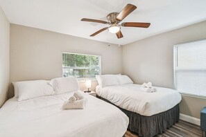 2 bedrooms, desk, iron/ironing board, WiFi
