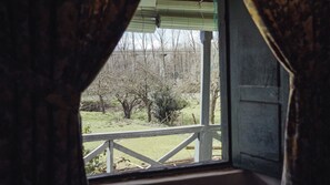 Interior - A Casa da Memoria - House-museum to live the experience of going back 100 years. (Aldea de Xullán)