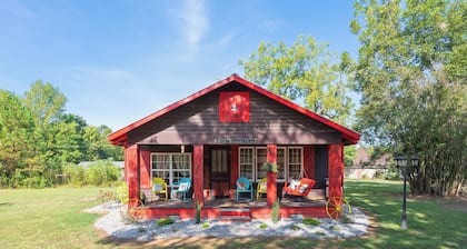 Old Tennessee Homeplace between Jackson and Lexington, TN, 12 minutes from I-40