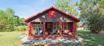 Old Tennessee Homeplace between Jackson and Lexington, TN, 12 minutes from I-40