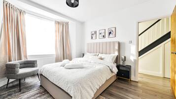 4 makuuhuonetta, silitysrauta/-lauta, Wi-Fi, vuodevaatteet