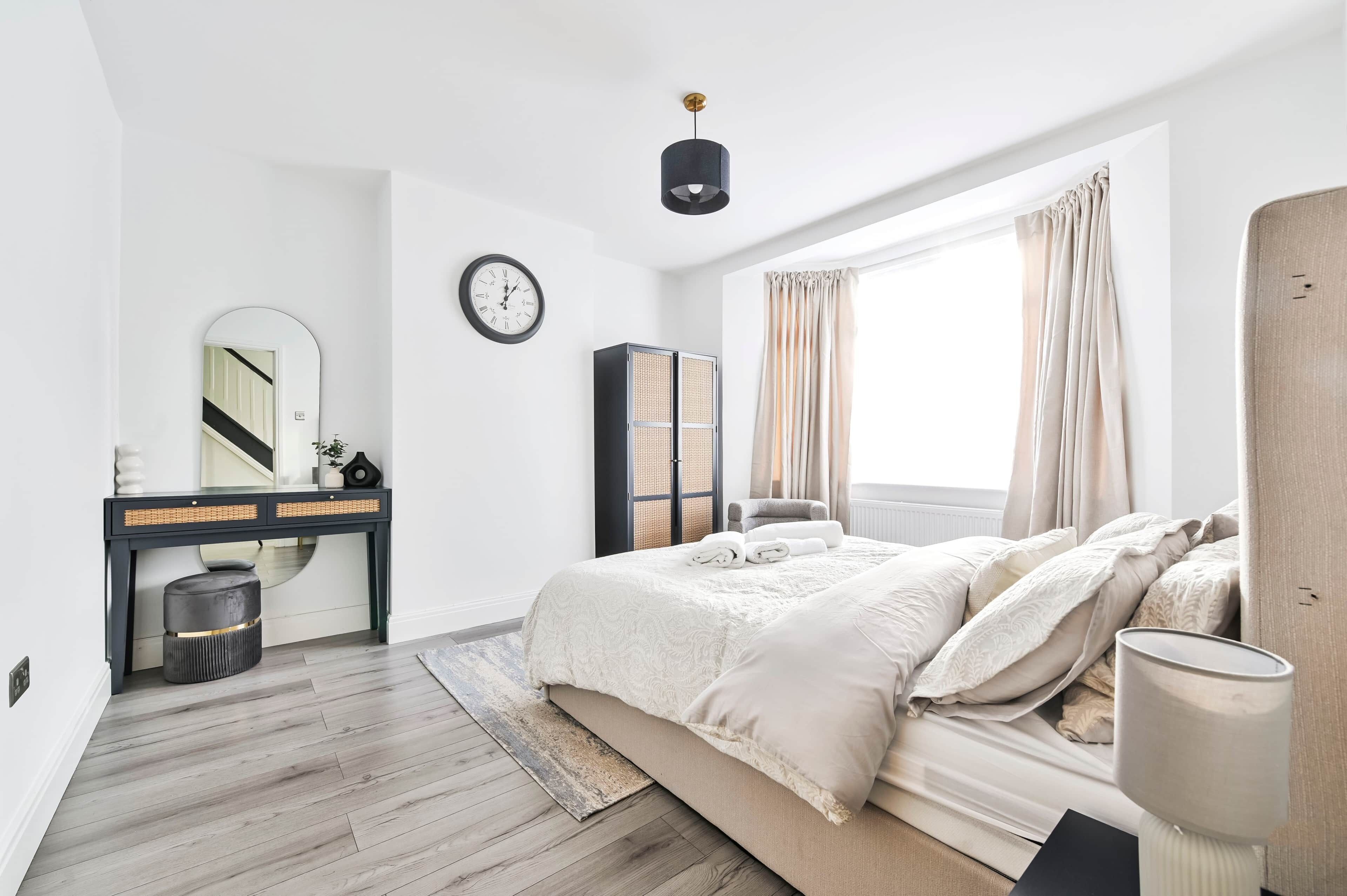 4 slaapkamers, een strijkplank/strijkijzer, wifi, beddengoed