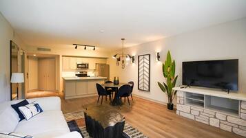 TV, fireplace