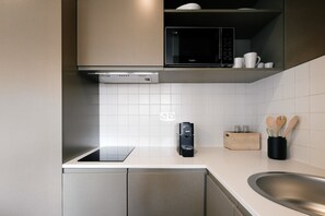 Fridge, microwave, dishwasher, coffee/tea maker