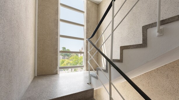 A staircase with a metal handrail and a view of trees through a window. - Bom Sucesso Executive Prime Studios (Oporto)