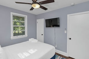 2 habitaciones, tabla de planchar con plancha, wifi y ropa de cama