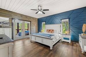 4 室のベッドルーム、アイロン / アイロン台、旅行用ベビーベッド、WiFi (無料)