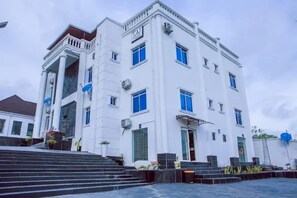 Fachada de la propiedad