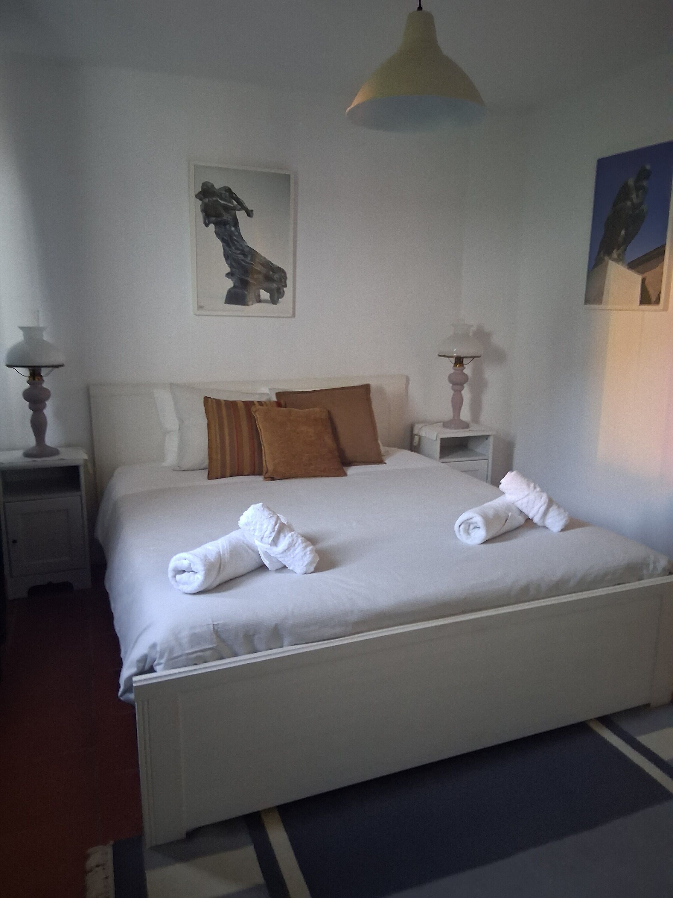 1 camera, Wi-Fi, lenzuola