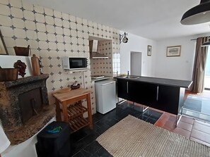 Fridge, microwave, stovetop, cookware/dishes/utensils