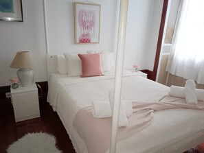 4 bedrooms, WiFi, bed sheets